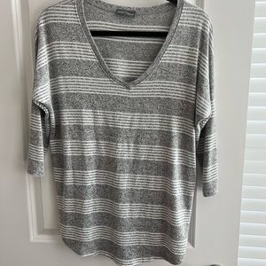 Market & Spruce grey and white light weight sweater